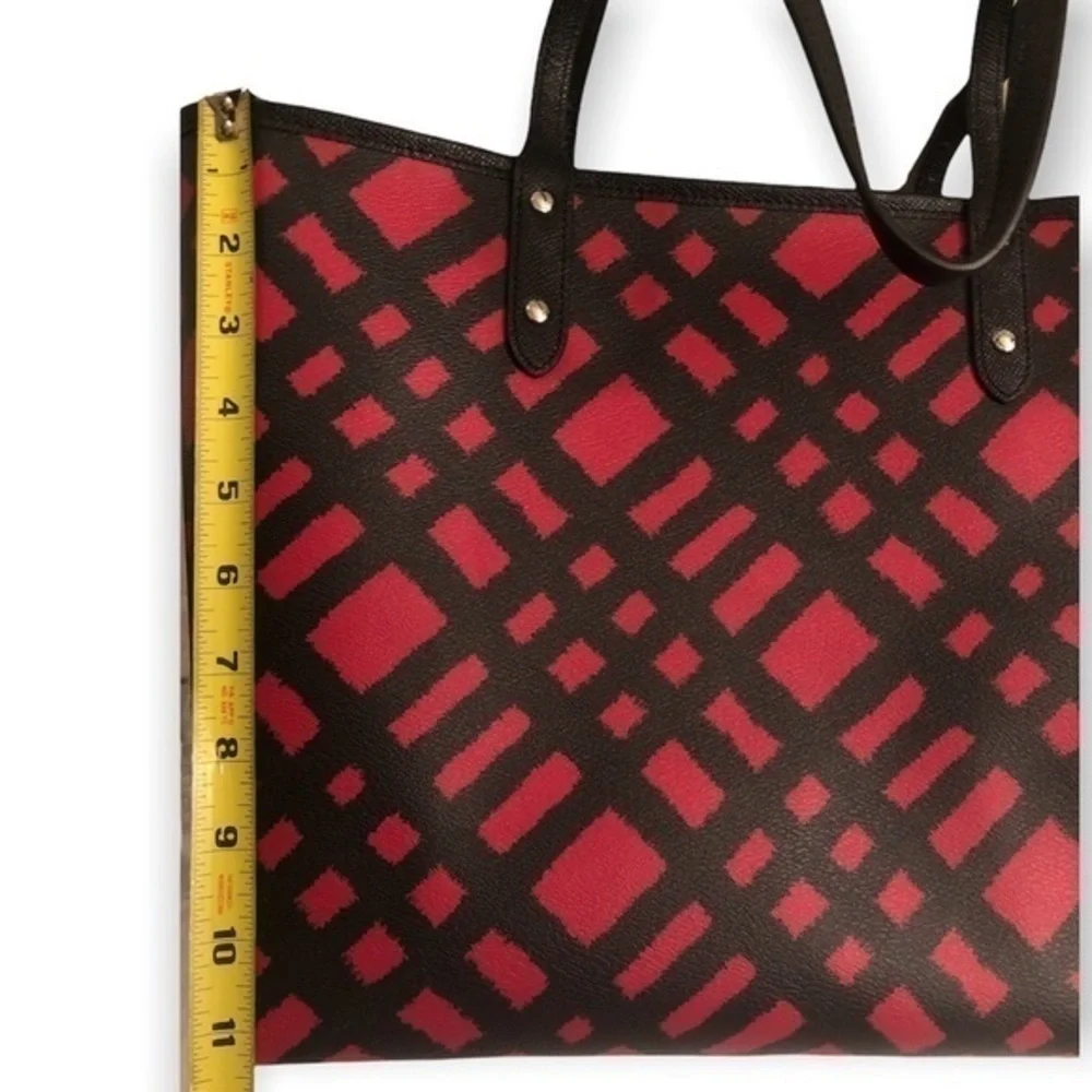 Coach reversible CITY TOTE WITH WILD PLAID PRINT  F22247 red black